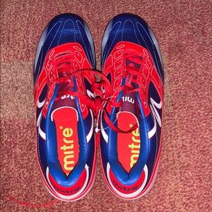 Men’s mitre soccer cleats.